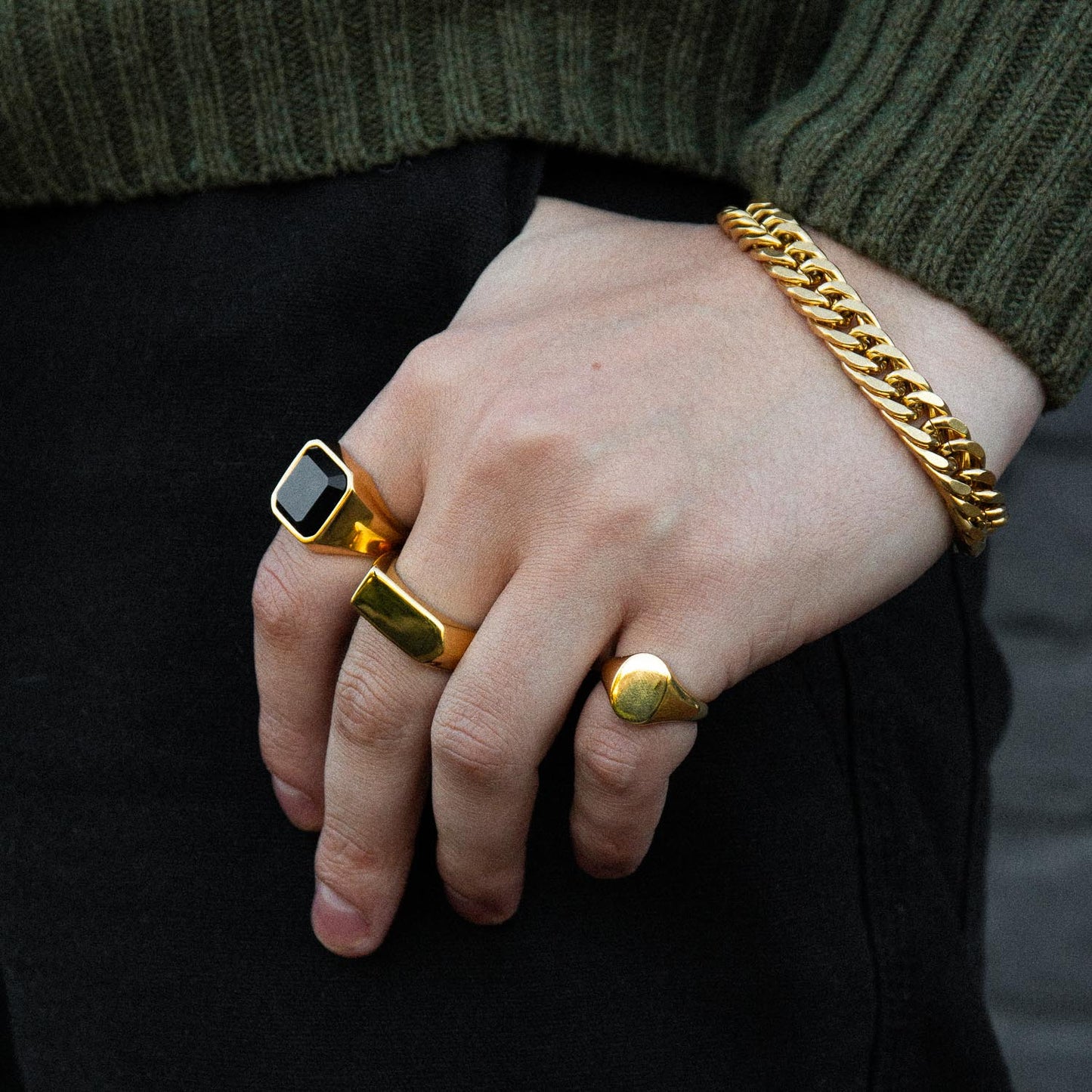 Gold Arrow Signet Ring